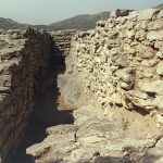 Minoan_cemetery,_Phourni_near_Archanes,_980101